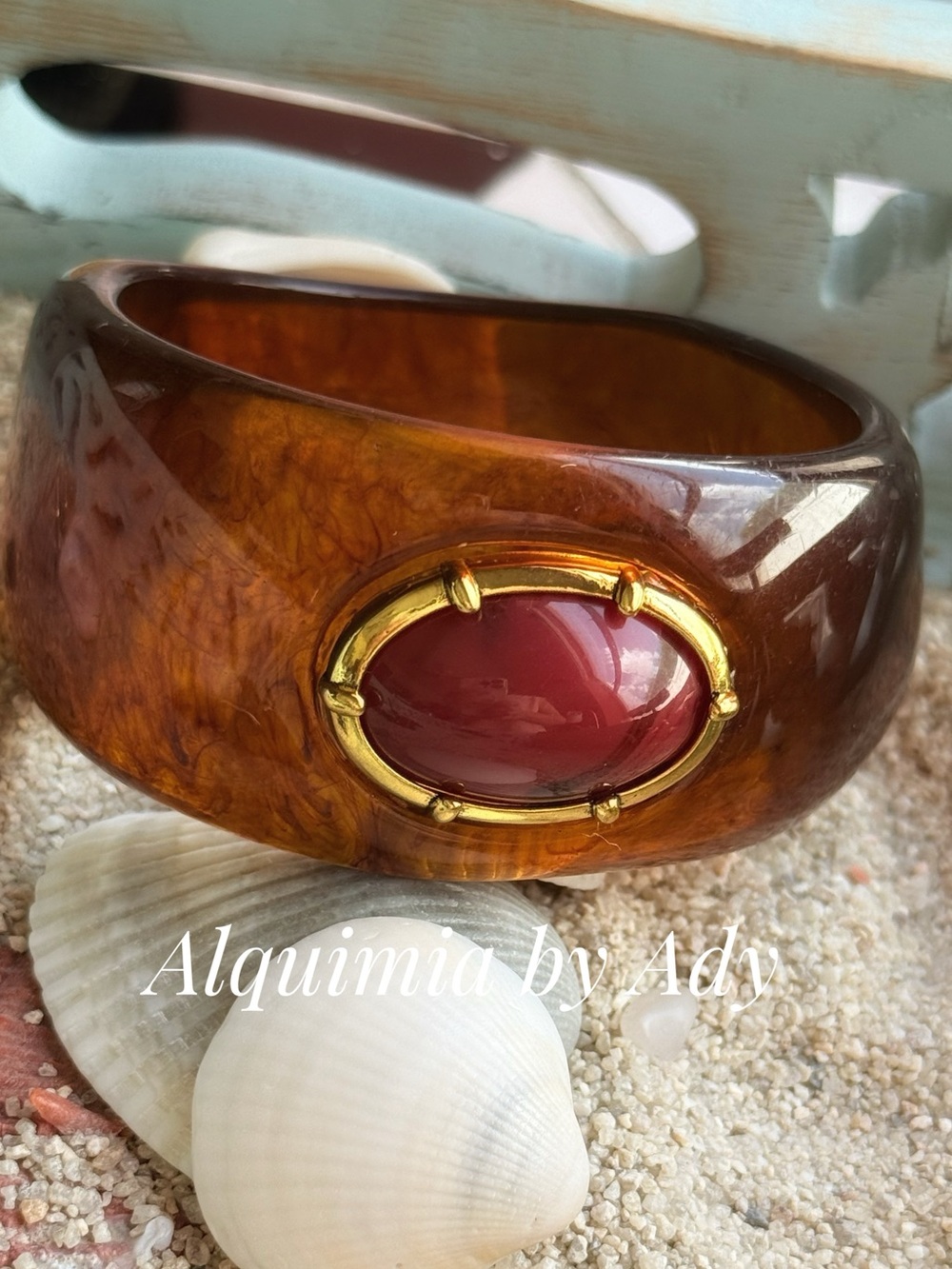 Alquimia Amber Resin Bracelet with Rose Centerstone and Gold Trim